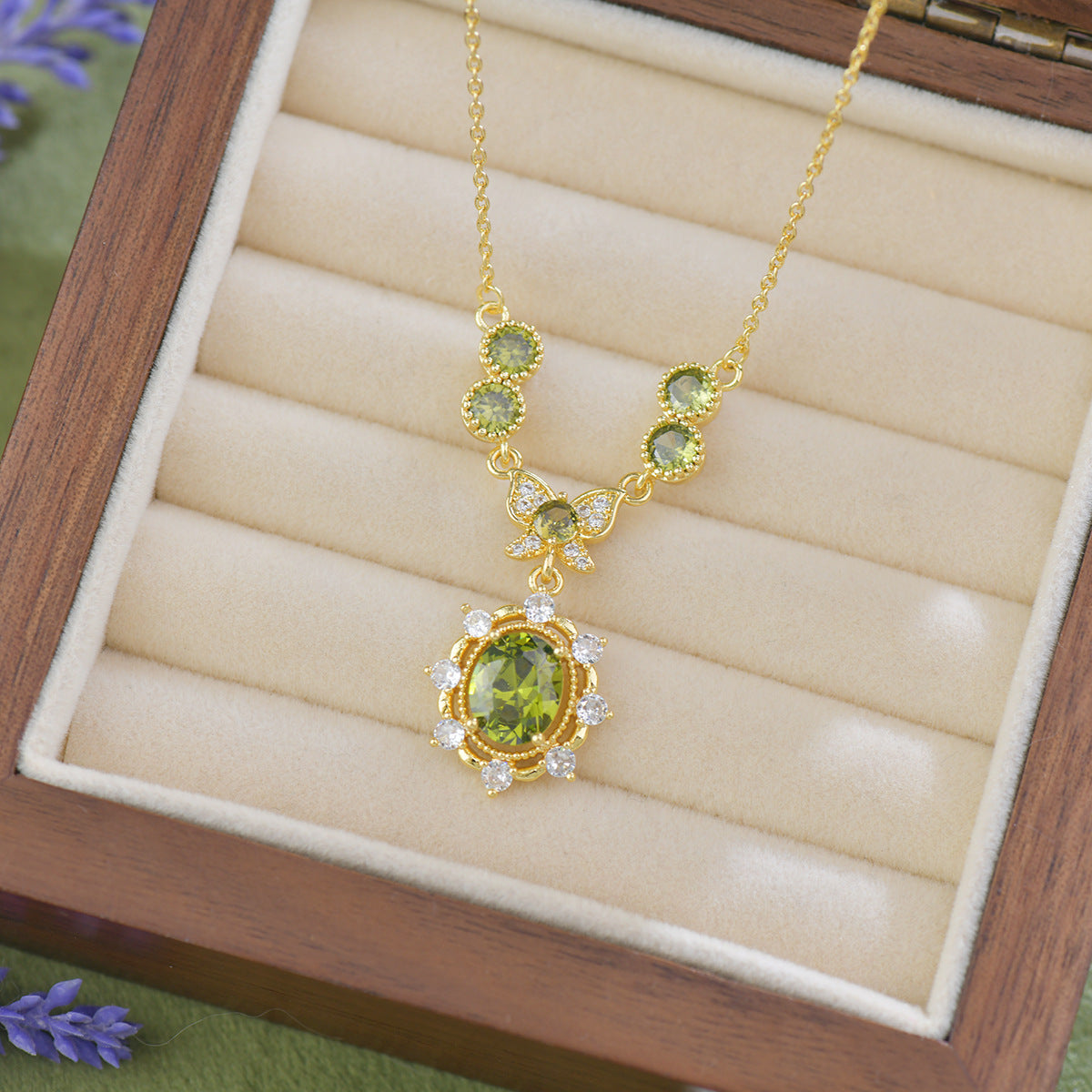 Necklaces & Pendants